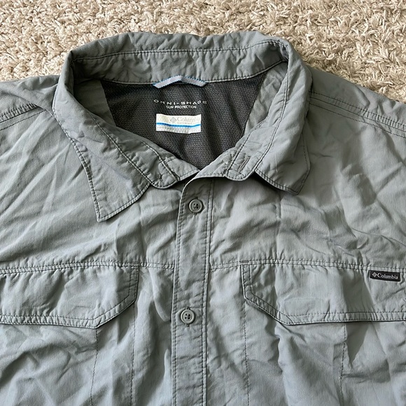 EUC Men’s Light Gray Omni-Shade Columbia Button Down Polo Size XL - Picture 2 of 8